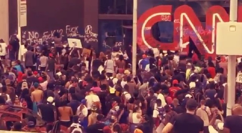 The CNN headquarters, in Atlanta, are under attack by protesters.