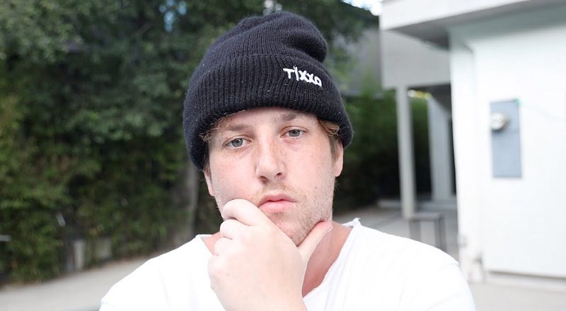Corey La Barrie, popular YouTube and TikTok sensation, has died this afternoon, and fans on Twitter are paying their respects to him.
