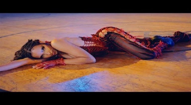 Tinashe Bouncin music video