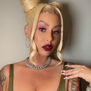 Amber Rose tells people to STFU about her forehead tatoo, as she enjoys hoe life