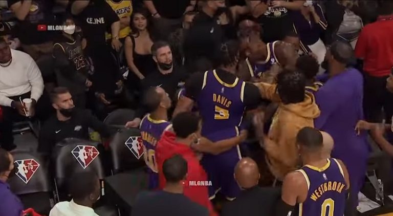 Anthony Davis and Dwight Howard full fight