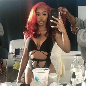 SZA faces backlash on Twitter for blasting photographer for leaking pics of her and then she shares the same pics on IG Story