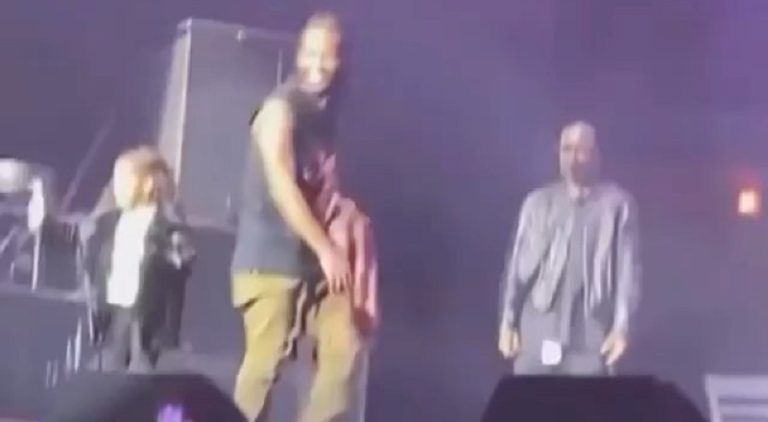 Omarion brings his kids on stage to dance