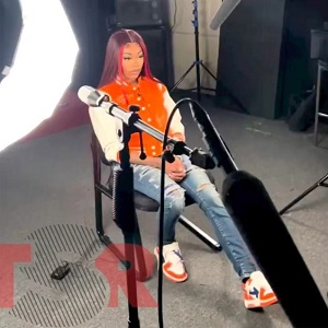 Asian Doll tells DJ Vlad to suck her D during interview