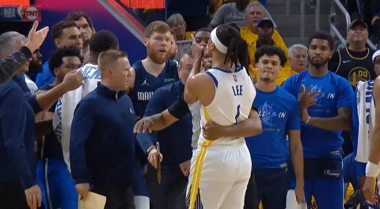 Damion Lee and David Bertans fight and Draymond Green gets in it