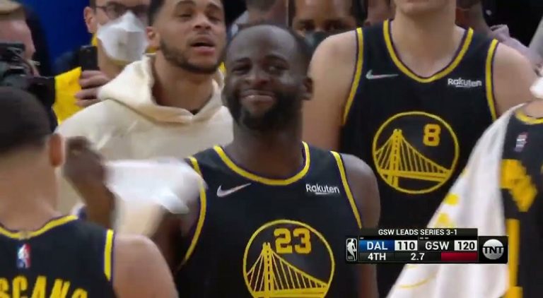 Golden State Warriors celebrating beating Mavericks in Game 5