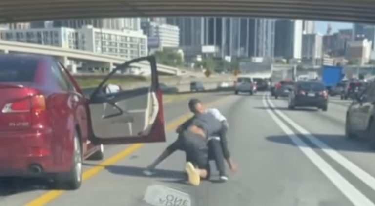 Two men get into heated fight in the middle of Atlanta traffic