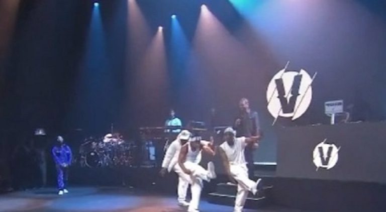 Mario brings out fake B2K for dance routine to start Verzuz