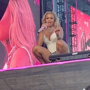 Saweetie stops Rolling Loud performance to flirt with guy in crowd