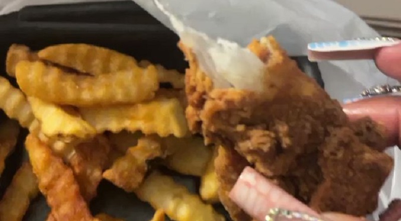 Woman reveals she received a fried napkin at Zaxby's