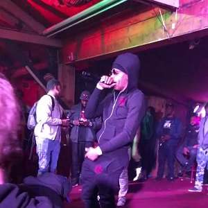 Man put money in Lil Baby's pocket while he was performing