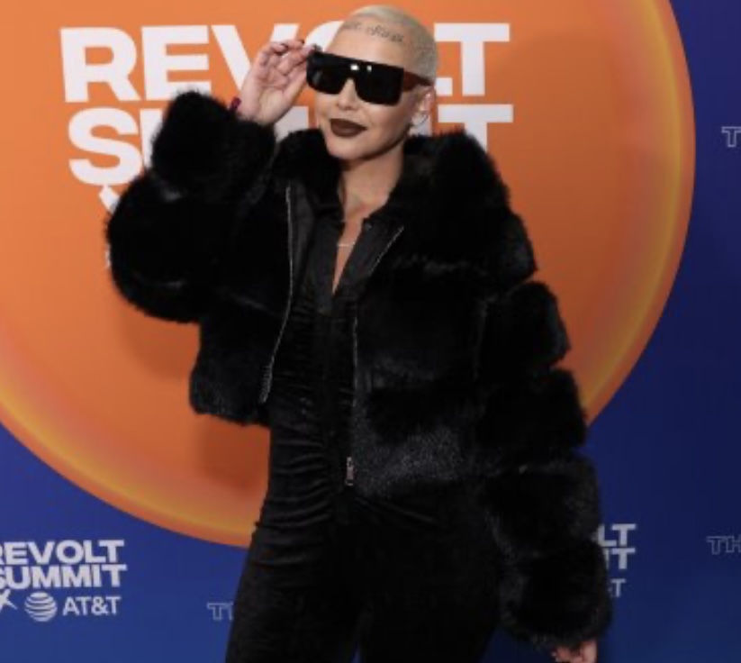 Amber Rose Poses on the Carpet