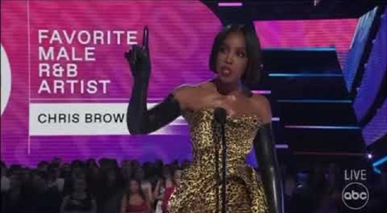 Kelly Rowland checks fans for booing Chris Brown at the AMAs