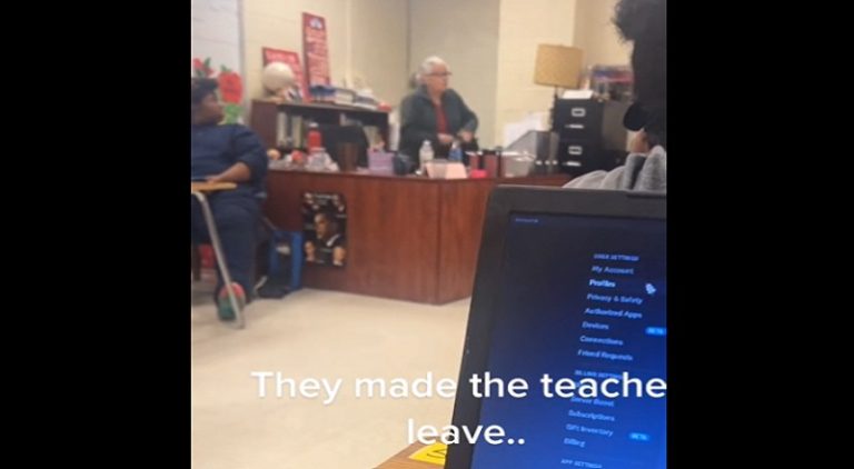Teacher quits in the middle of class as students disrespect her