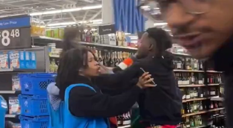 Couple fights Walmart employees in an Atlanta location