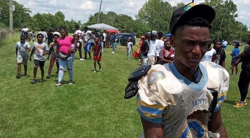 Teen-goes-viral-for-dirty-torn-jersey-in-first-high-school-football-start.jpg