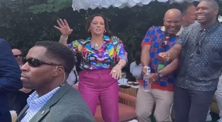 Kamala Harris dances to Q-Tip's Vivrant Thing