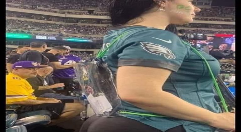 Female Eagles fan trends due to her large rear end
