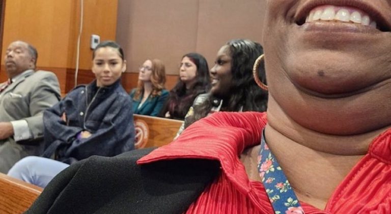 Mariah The Scientist supported Young Thug in court today