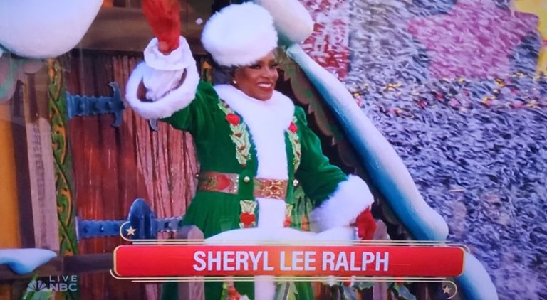 Sheryl Lee Ralph trends as Mrs Claus at Thanksgiving parade
