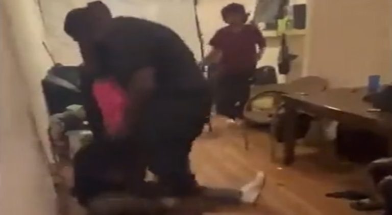 Son beats up mom's abusive boyfriend in room full of people
