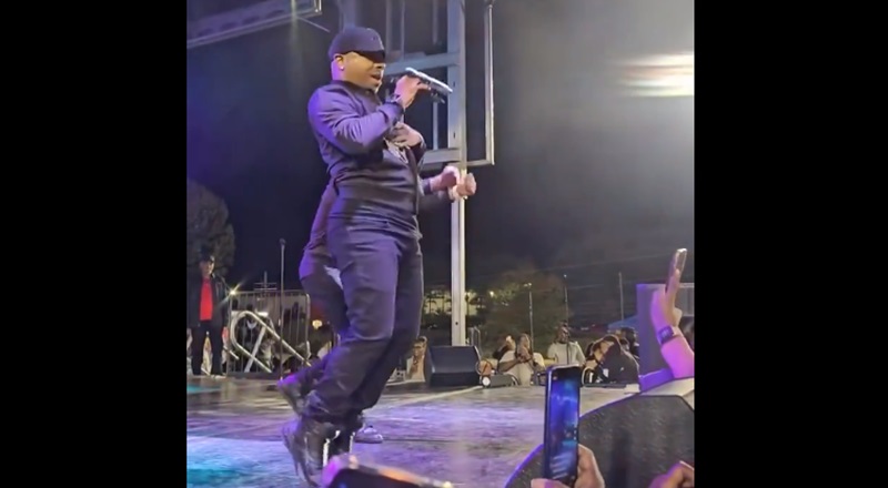 Sisqo performs Thong Song at 45 and did all the dance moves