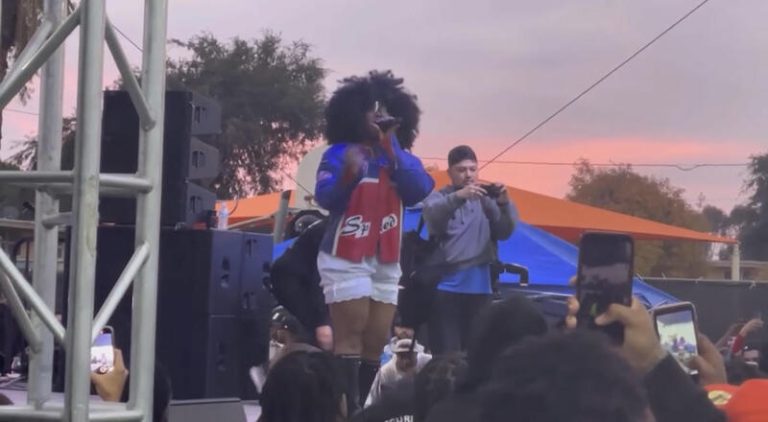 SZA and more perform at TDE's Christmas concert & toy drive