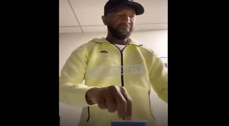 Rickey Smiley breaks down crying while making coffee