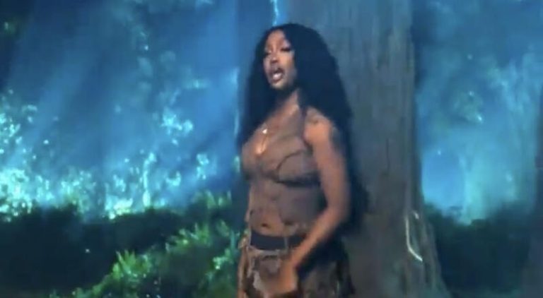 SZA performs unreleased "Saturn" single during Grammys