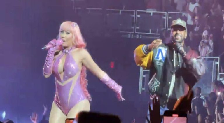 Nicki Minaj and Big Sean perform "Dance" in Detroit