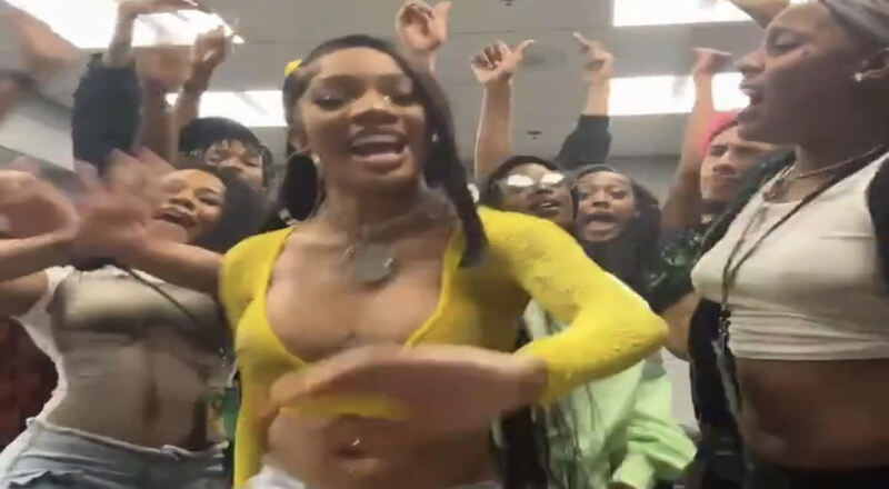 GloRilla previews new single while on Hot Girl Summer Tour [VIDEO]